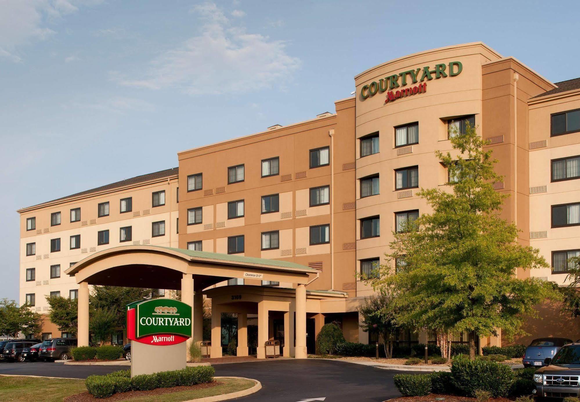 Courtyard Bristol Hotel Exterior photo