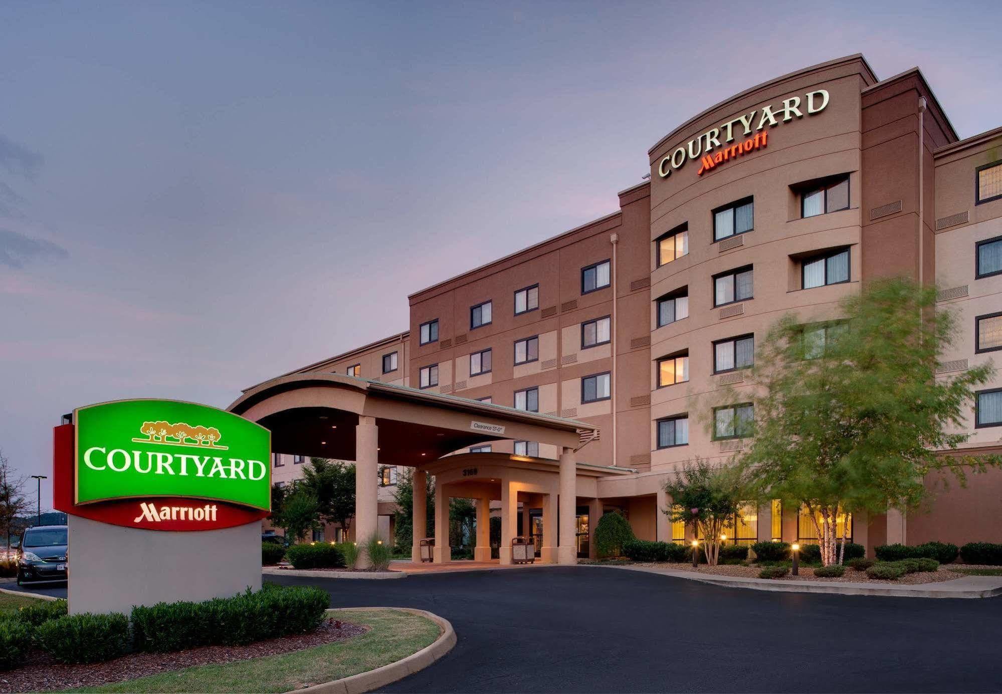 Courtyard Bristol Hotel Exterior photo